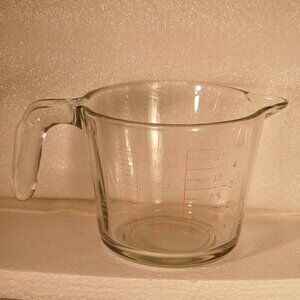 Glass Pyrex Measuring Cup 2-Cups 500mL Microwave Safe Durable Pyrex is the best!